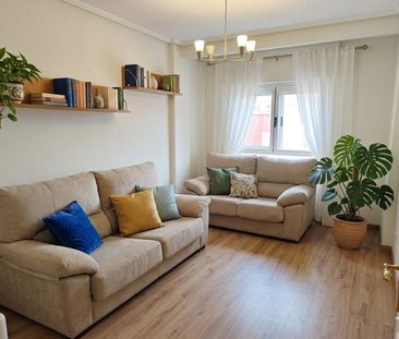 Alquiler de piso en Calle la Bañeza, 28 - Photo 1