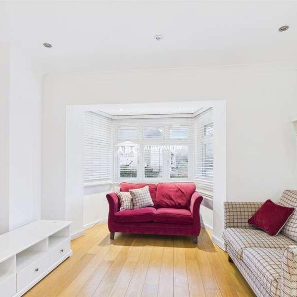 Holders Hill Road, London, NW4 - Photo 1