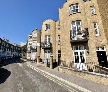 4 bedroom end of terrace house to rent - Photo 5