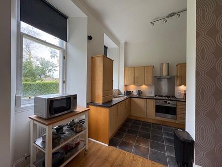 3 bedroom flat to rent - Photo 3