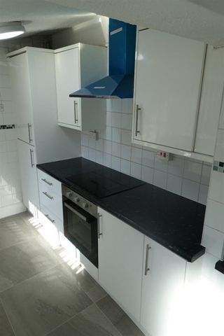 3 bedroom House To Let - Photo 5