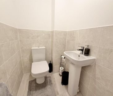 2 bedroom semi-detached house to rent - Photo 5