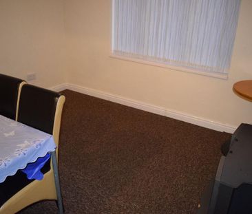 1 bedroom in a house share to rent - Photo 6