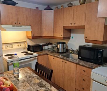 2 1/2 chauffé , éclairé, semi meublé - Photo 2