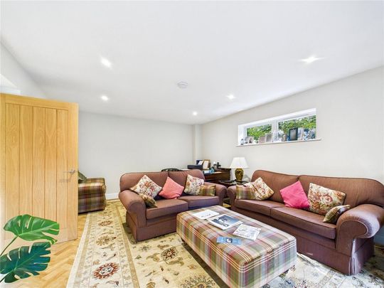 5 bedroom detached house to rent - Photo 1