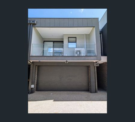 5/69 Danwview Crescent, Roxburgh Park, Vic 3064 - Photo 3