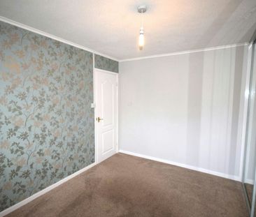 Bungalow to rent on - Photo 5