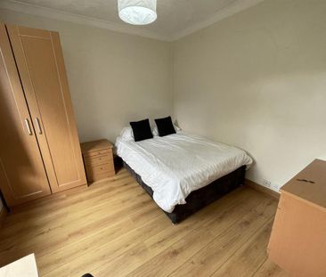 6 bedroom terraced house to rent - Photo 3