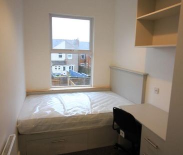 4 bedroom terraced house to rent - Photo 3