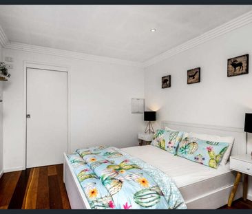 Waterfront Living in the Heart of Broadbeach Waters - Photo 5