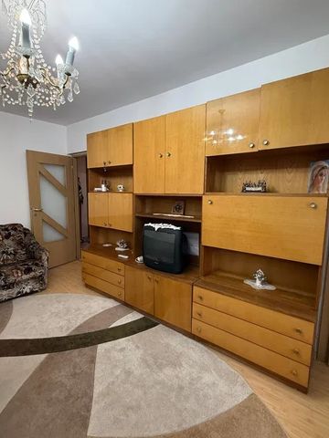Apartament 2 camere, decomandat, zona Tg Cucu - Fotografie 2