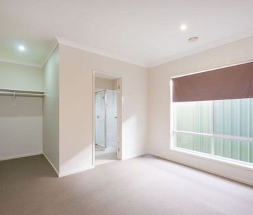 EXECUTIVE LIVING - Photo 3