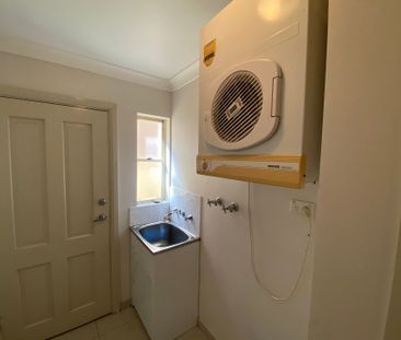 Spacious Duplex With Ducted Air Conditioning Throughout - Photo 5