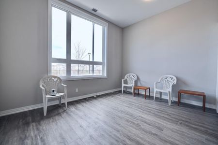 For Lease - 3265 Carding Mill Trail Unit# 101, Oakville, Ontario - Photo 3