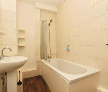 4 bedroom end of terrace house to rent - Photo 6