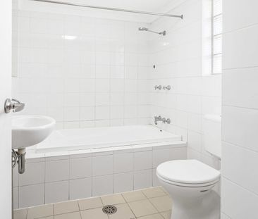 Immaculate presented townhouse style apartment - Photo 2