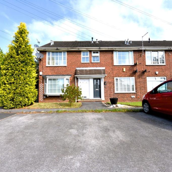 1 bedroom Flat in Abbeydale Grove, Leeds - Photo 2