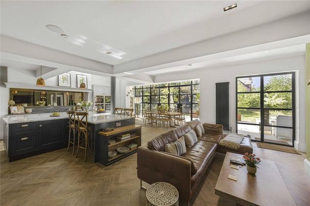 5 bedroom detached house to rent - Photo 1