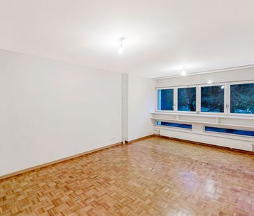 Dans un quartier calme et entouré de verdure - Photo 2