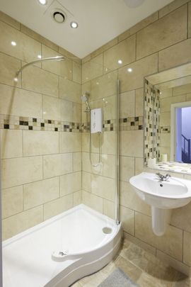 Kendal Lane, Hyde Park, Leeds - Photo 1