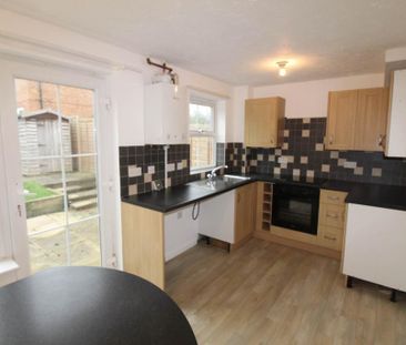 2 bedroom end of terrace house to rent - Photo 4