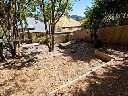 Highgate Hill - Photo 2
