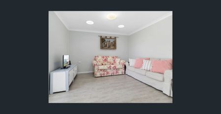 Charming Family Home - Photo 4