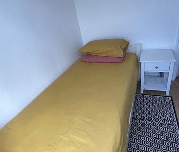 Room in a Shared Flat, Windermere Court, HA9 - Photo 1