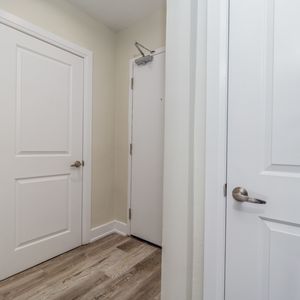 Newly Renovated 640sqft 1+Den Residencies Jane & Wilson - Photo 2