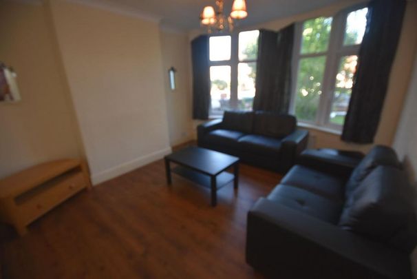 4 bedroom semi-detached house to rent - Photo 1