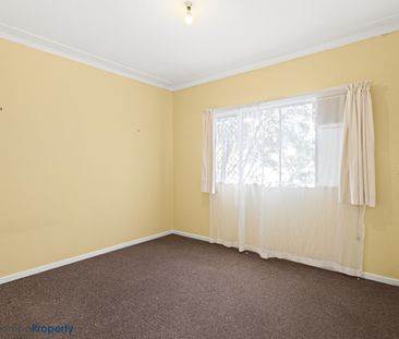 Lovely, cosy two bedroom brick unit situated in a quiet duplex! - Photo 3