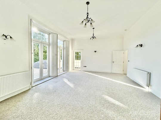 2 bed apartment to rent in Babbacombe Road, The Hollies, TQ1 - Photo 1