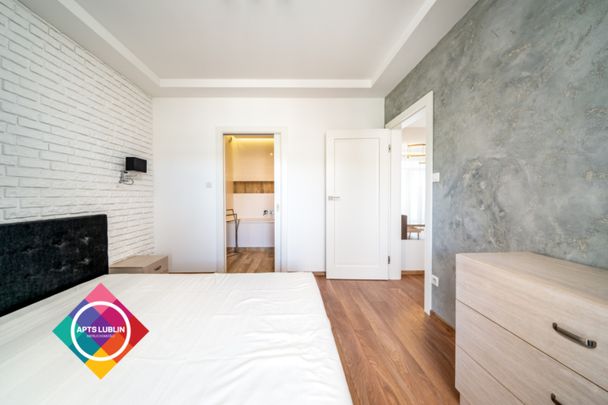 Spacious 1 bedroom apartment, next to Saski Park. - Photo 1