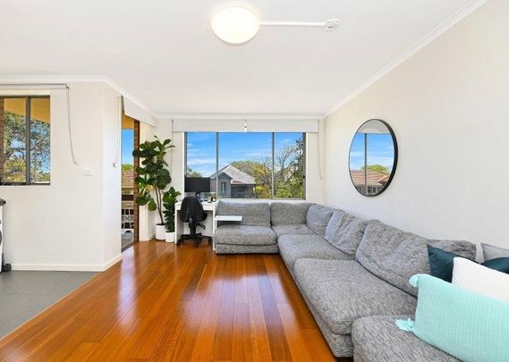 MODERN TWO BEDROOM APARTMENT - Photo 1