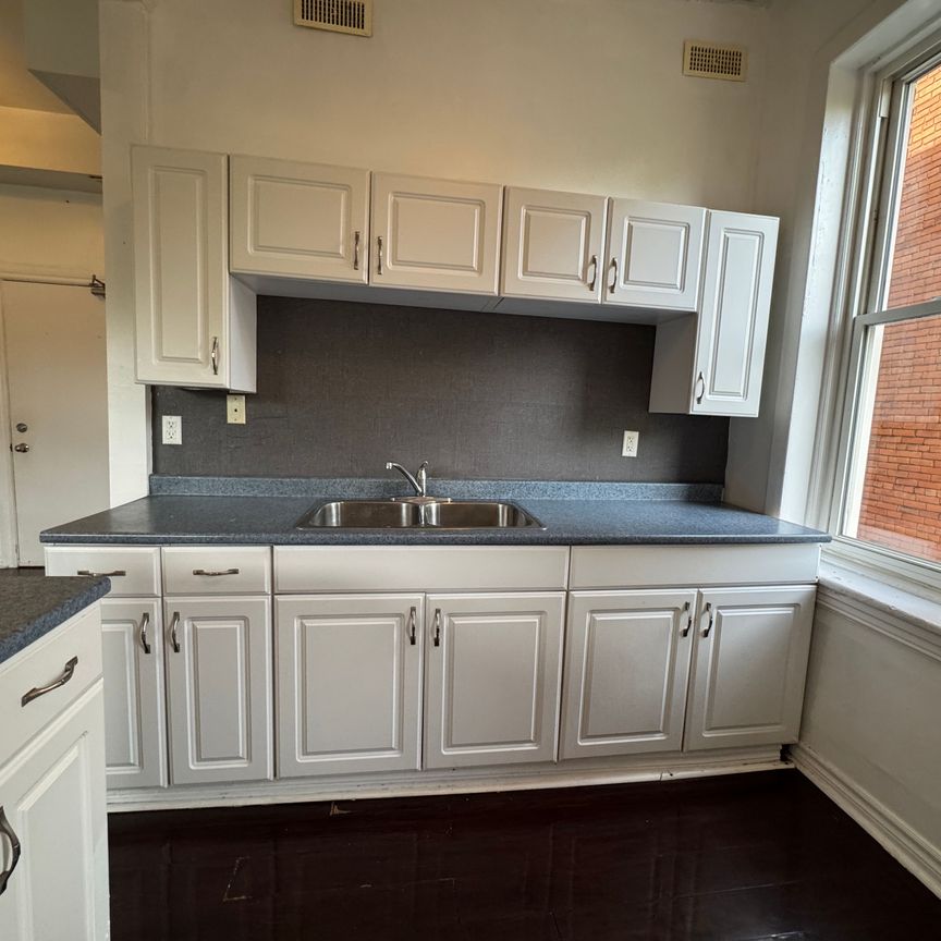 For Lease - 139 1/2 John Street Unit# 5, Hamilton, Ontario - Photo 1