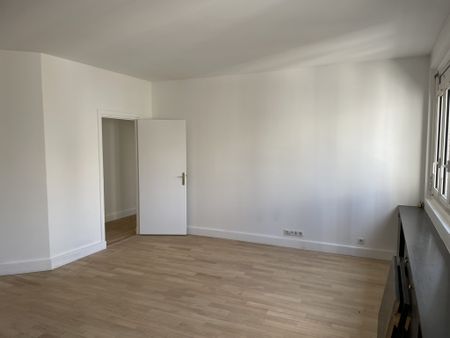 BEAU 2 PIÈCES 62,40 M² PARIS 8ÈME, RUE LA BOÉTIE - Photo 2