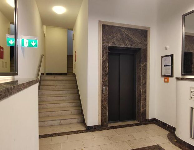 Seitenstraße Kurfürstendamm: wunderbare Wohnung - Photo 1