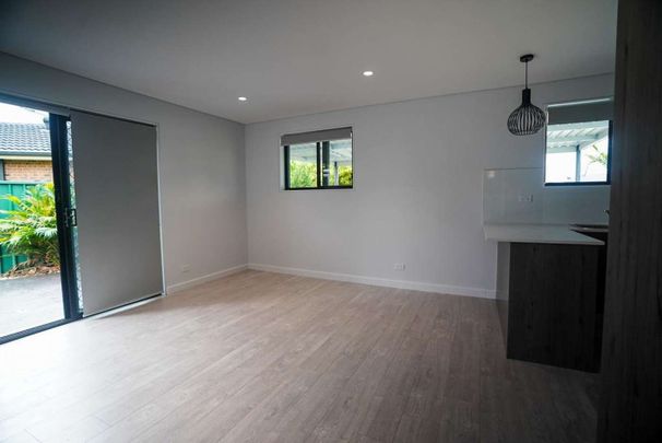 Two bedroom granny flat with air-conditioning - Photo 1