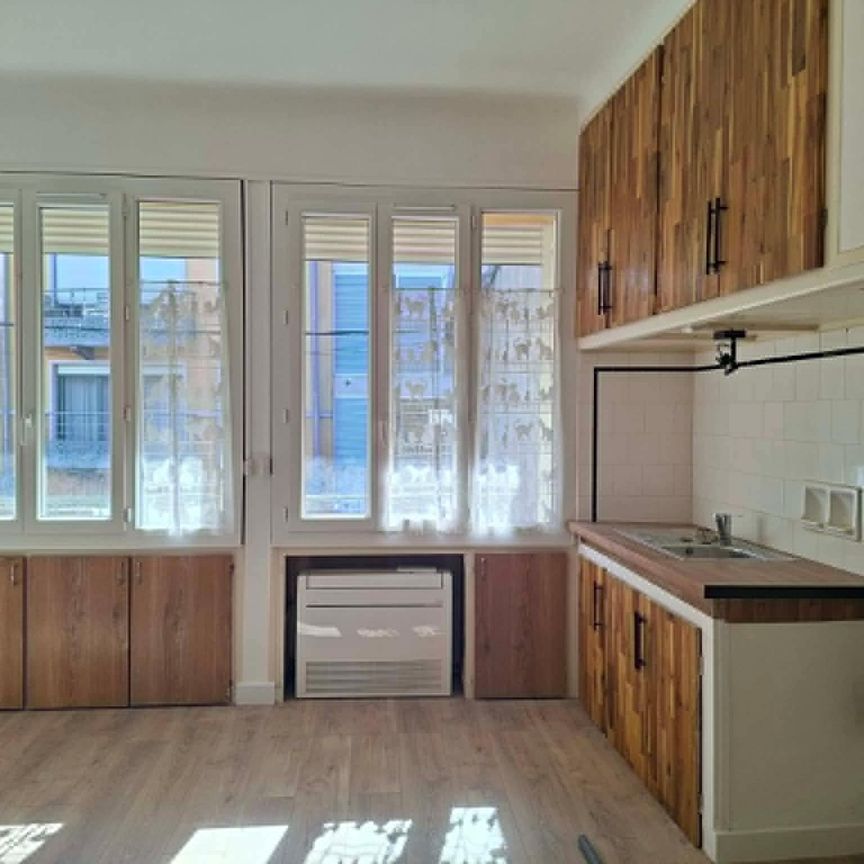 Location Appartement 2 pièces 61m² NIMES 30900 - Photo 1
