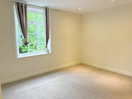 3 bedroom end of terrace house to rent - Photo 2