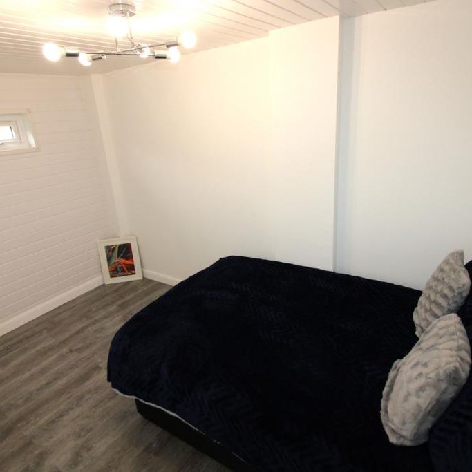 1 bedroom bedsit to rent - Photo 1