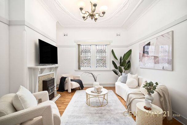 Large Three Bedroom House - Photo 1