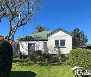 Renovated Cottage with Large Backyard - Photo 3