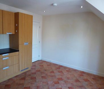 3 bedroom flat to rent - Photo 4