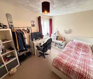 3 bedroom flat to rent - Photo 5