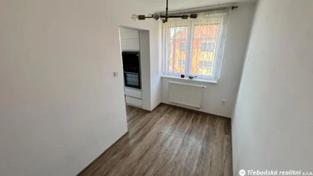 Pronájem bytu 3+1 s balkonem, zahrádkou a garáží Třeboň - Фото 5