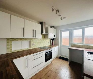 Coppice Avenue, Ferndown, BH22 - Photo 5