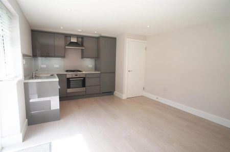 2 bedroom maisonette to rent - Photo 2