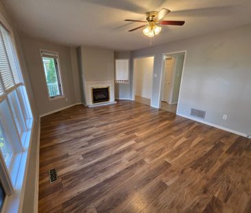 For Lease - 199 Livingstone Street, Barrie, Ontario - Photo 3