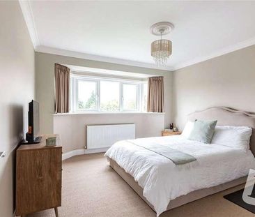 Cranborne Gardens, Upminster, RM14 - Photo 2
